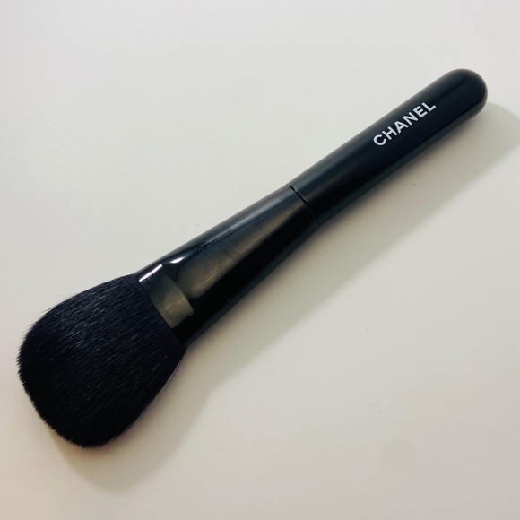 chanel blush brush